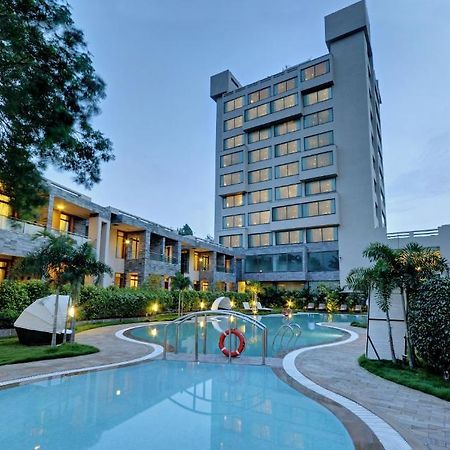 Boulevard 9 Luxury Resort&Spa Nadiād Extérieur photo