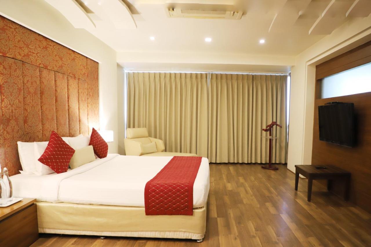 Boulevard 9 Luxury Resort&Spa Nadiād Extérieur photo