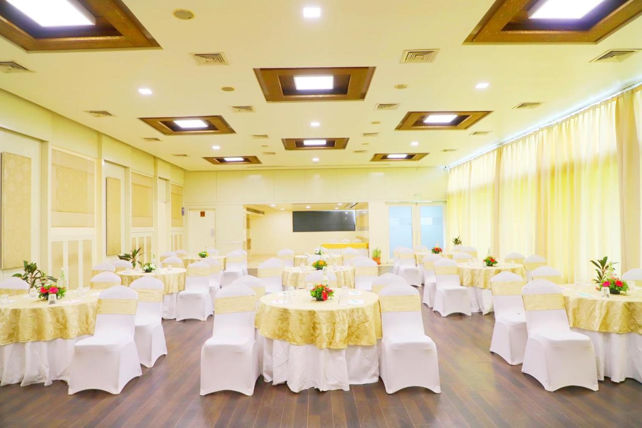 Boulevard 9 Luxury Resort&Spa Nadiād Extérieur photo
