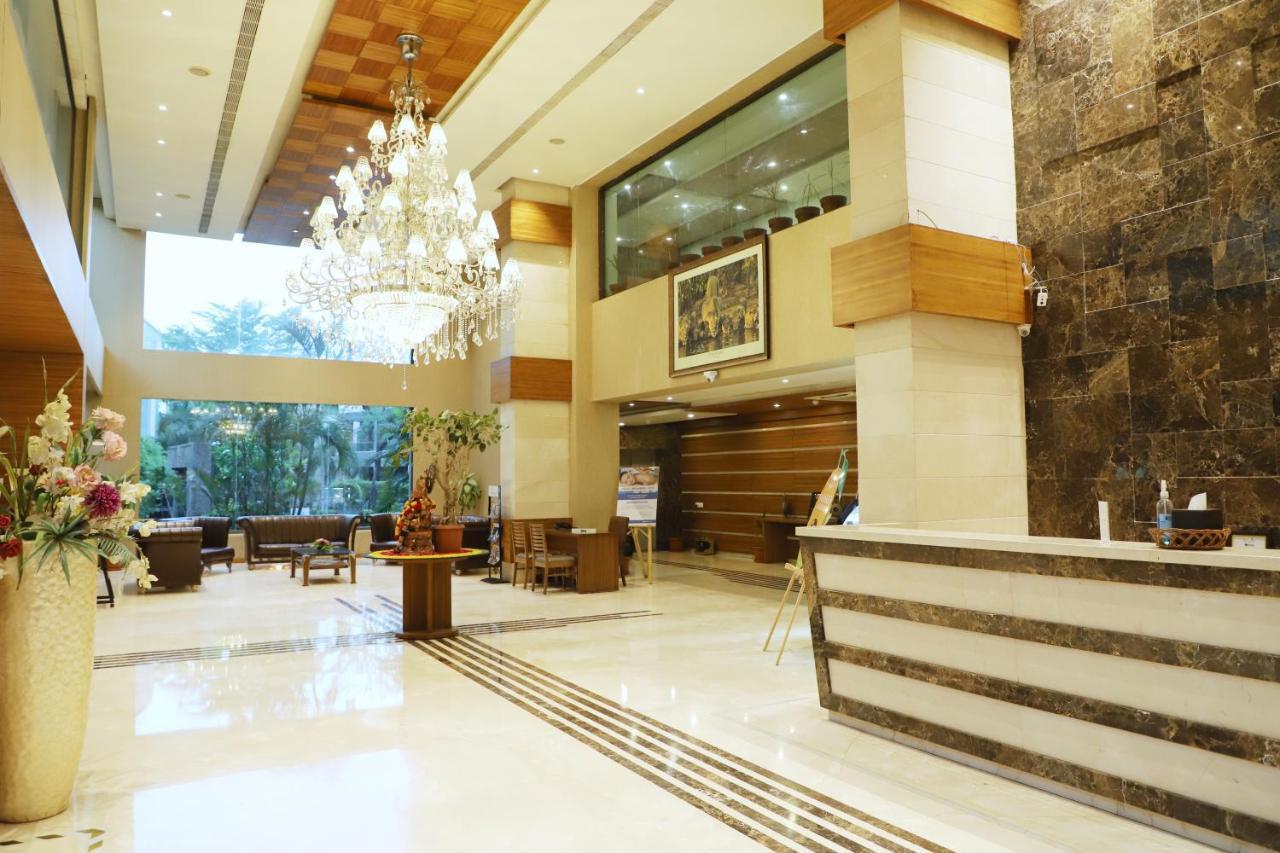 Boulevard 9 Luxury Resort&Spa Nadiād Extérieur photo