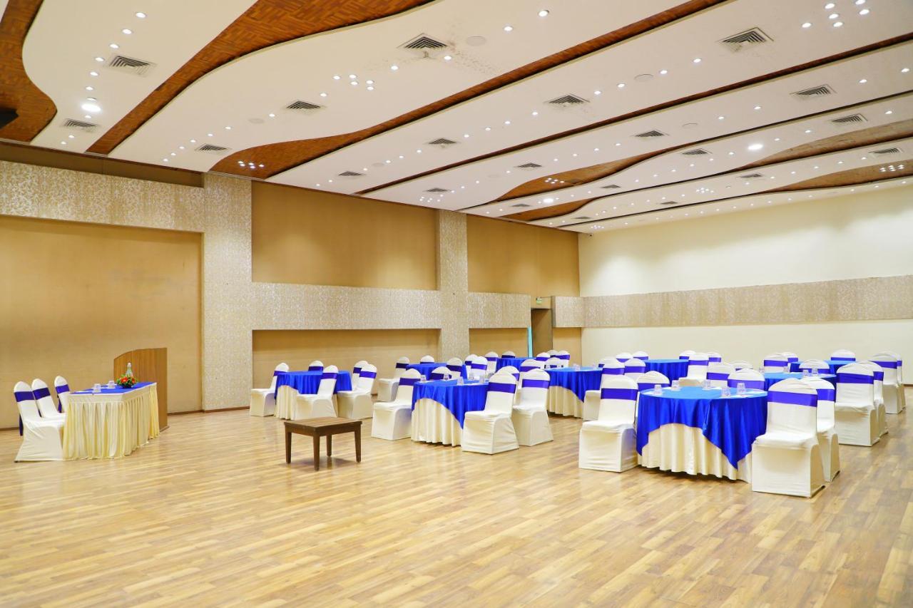 Boulevard 9 Luxury Resort&Spa Nadiād Extérieur photo