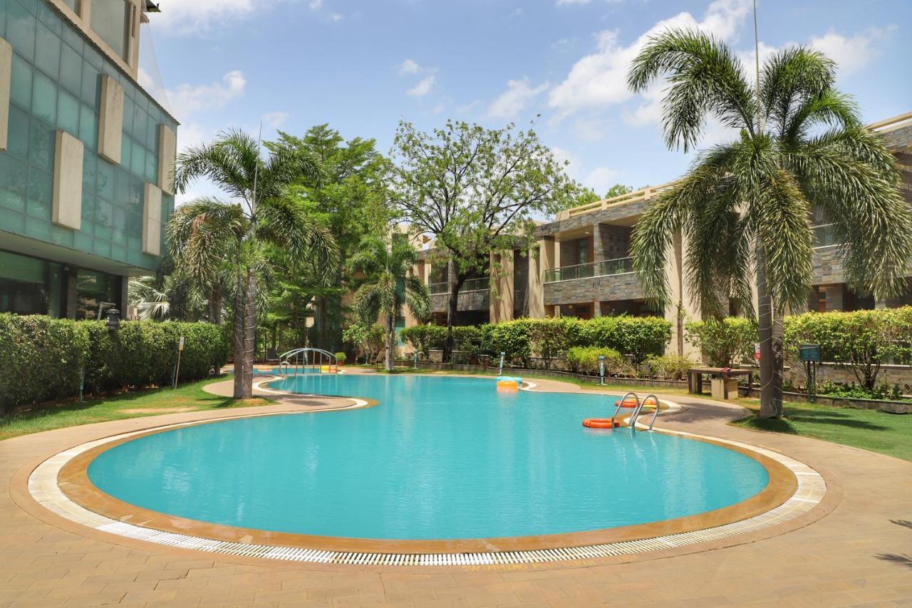 Boulevard 9 Luxury Resort&Spa Nadiād Extérieur photo