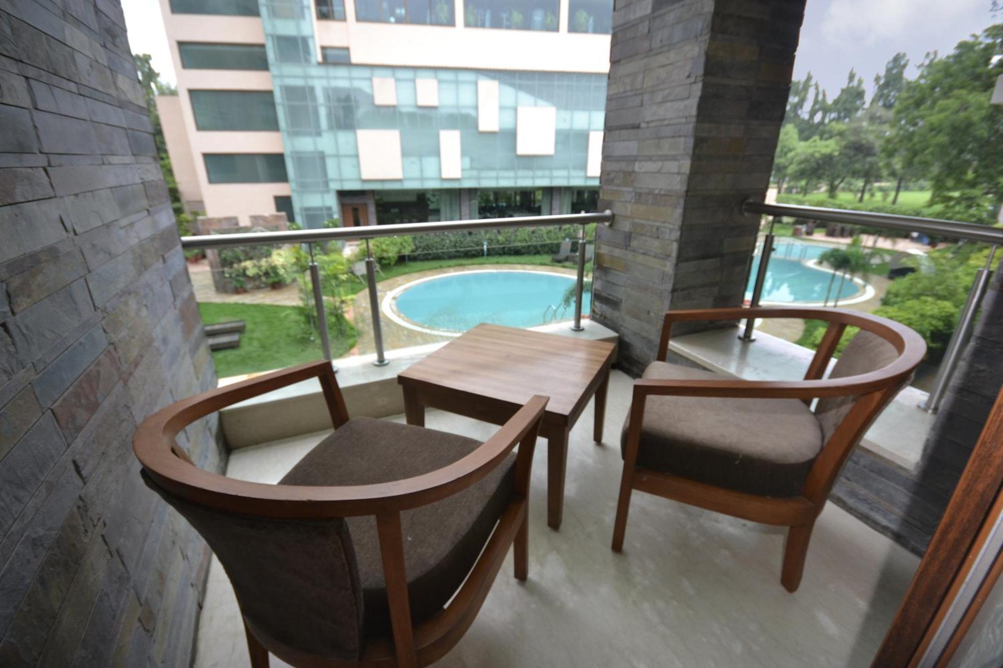 Boulevard 9 Luxury Resort&Spa Nadiād Extérieur photo