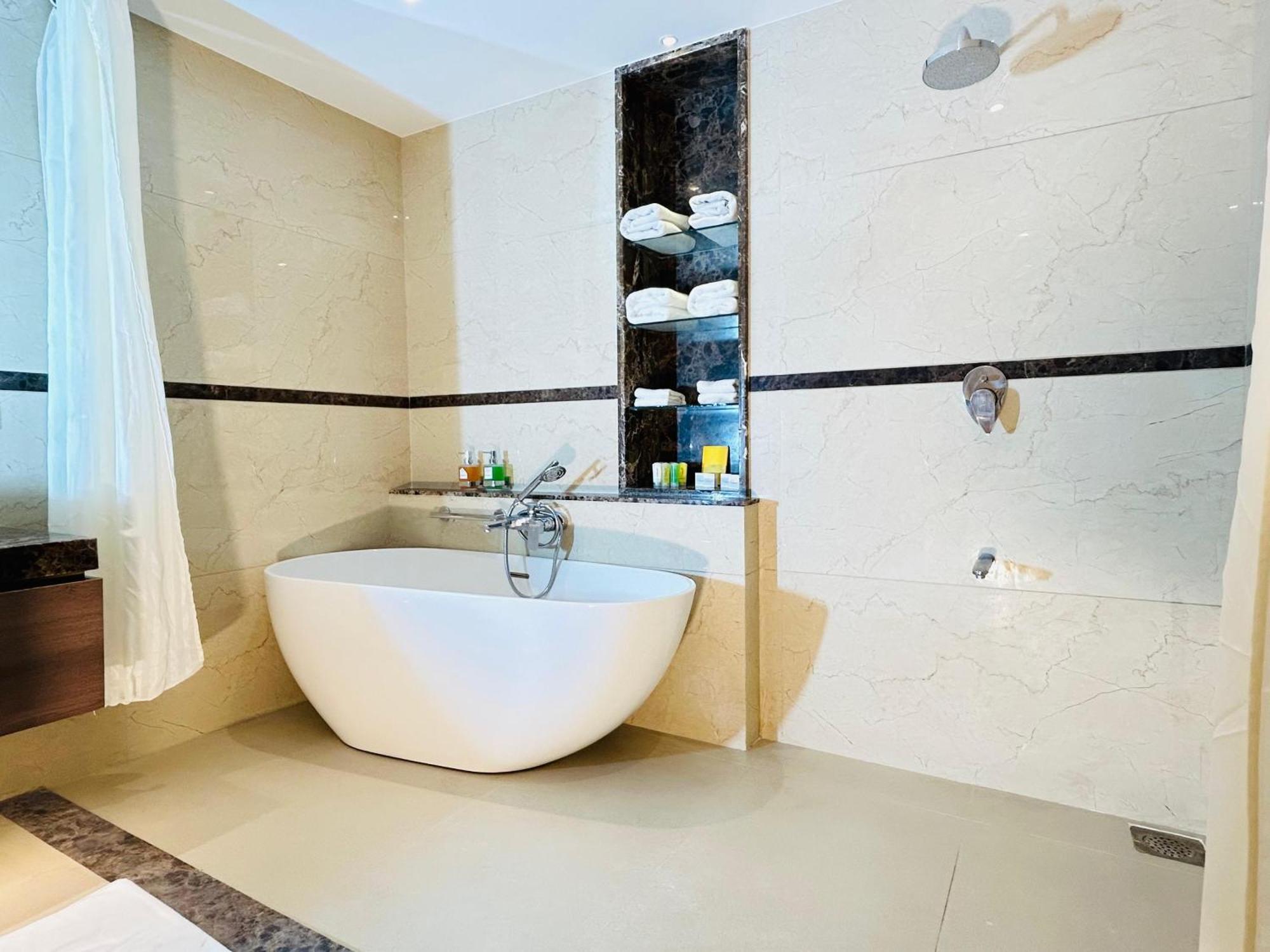 Boulevard 9 Luxury Resort&Spa Nadiād Extérieur photo