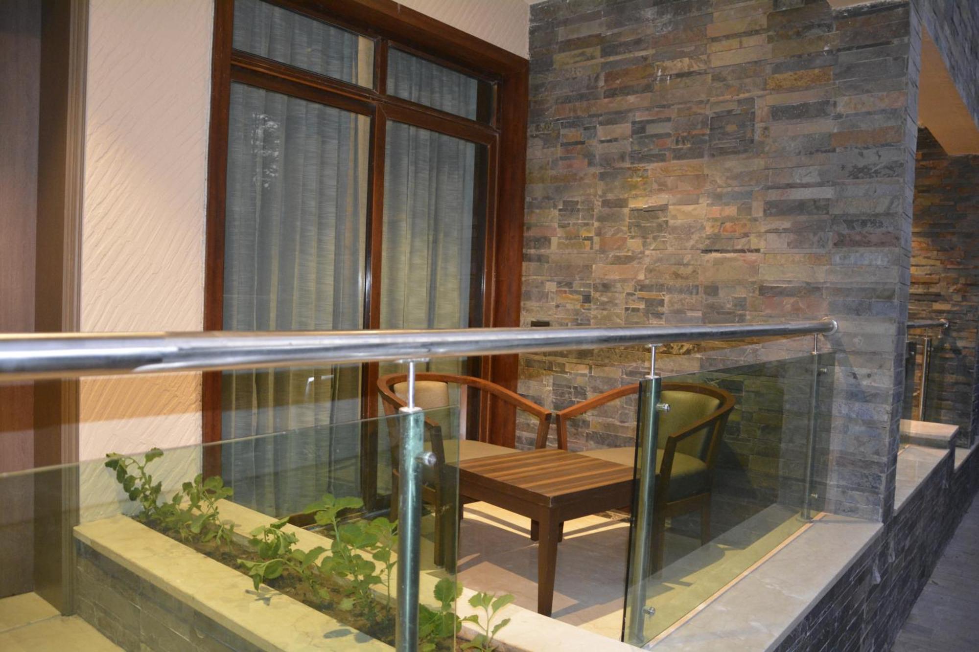 Boulevard 9 Luxury Resort&Spa Nadiād Extérieur photo
