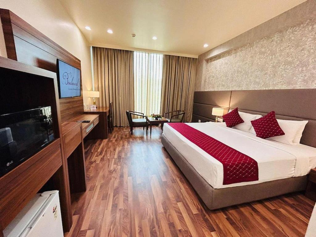 Boulevard 9 Luxury Resort&Spa Nadiād Extérieur photo