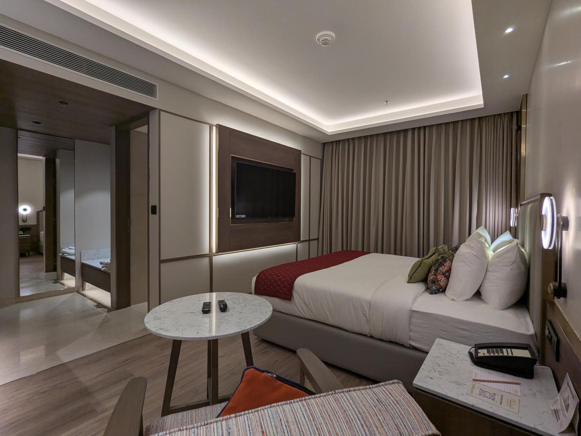 Boulevard 9 Luxury Resort&Spa Nadiād Extérieur photo