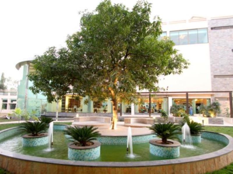 Boulevard 9 Luxury Resort&Spa Nadiād Extérieur photo