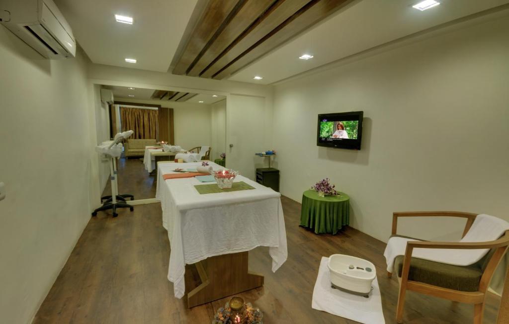 Boulevard 9 Luxury Resort&Spa Nadiād Extérieur photo