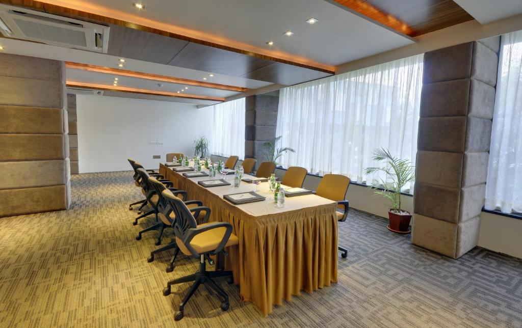 Boulevard 9 Luxury Resort&Spa Nadiād Extérieur photo